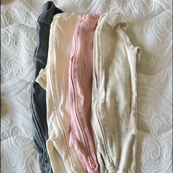 Old Navy 0-3m sleepers - Picture 1 of 2